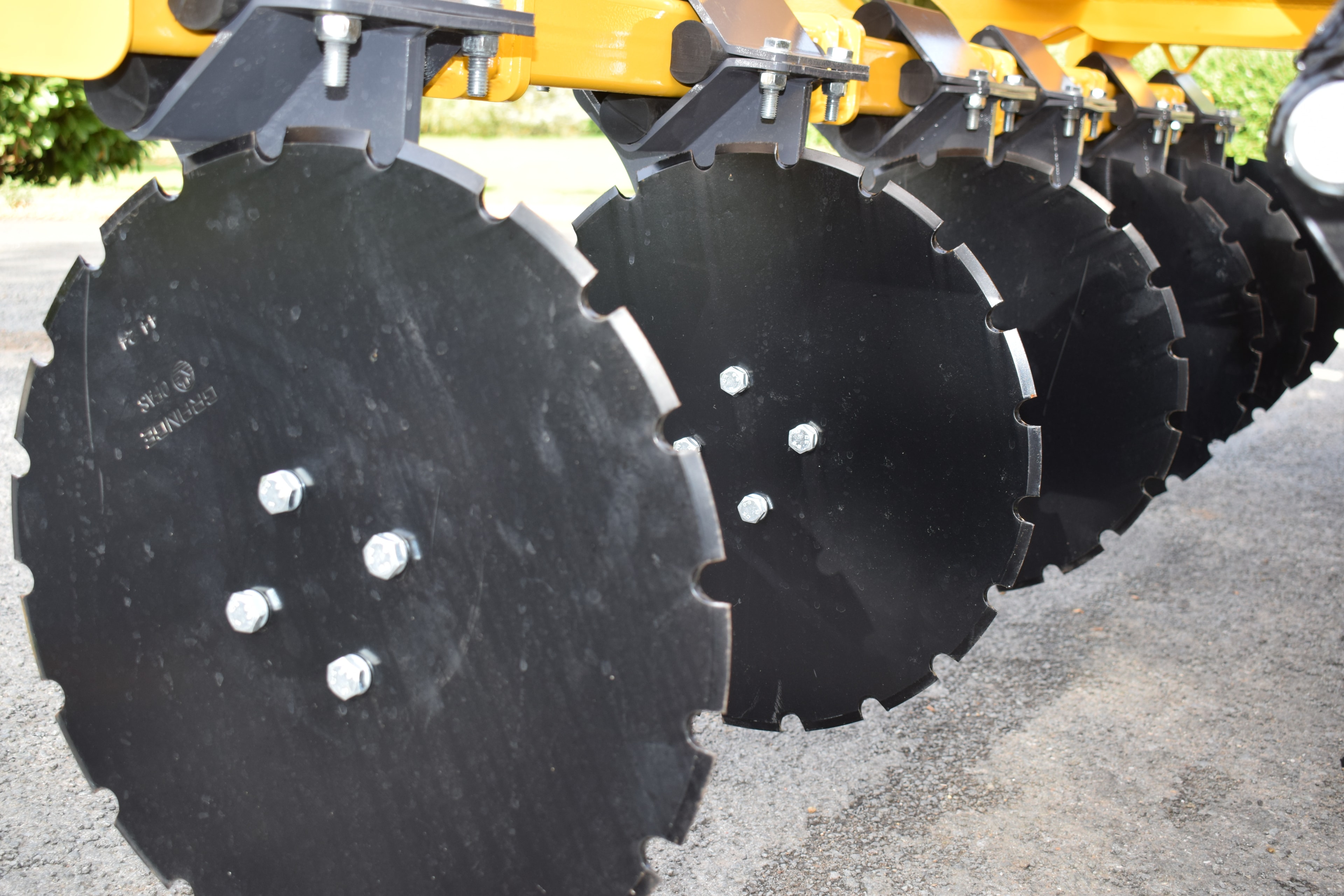 Hydraulic Front Discs - Residue Management