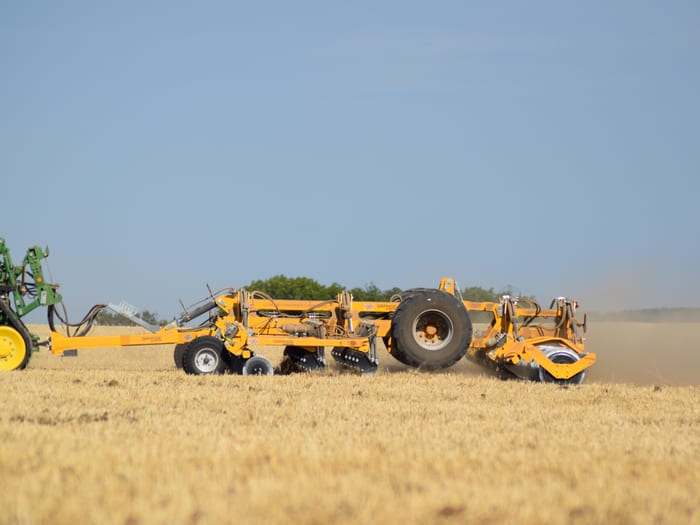 8m Trailed LDL working in field