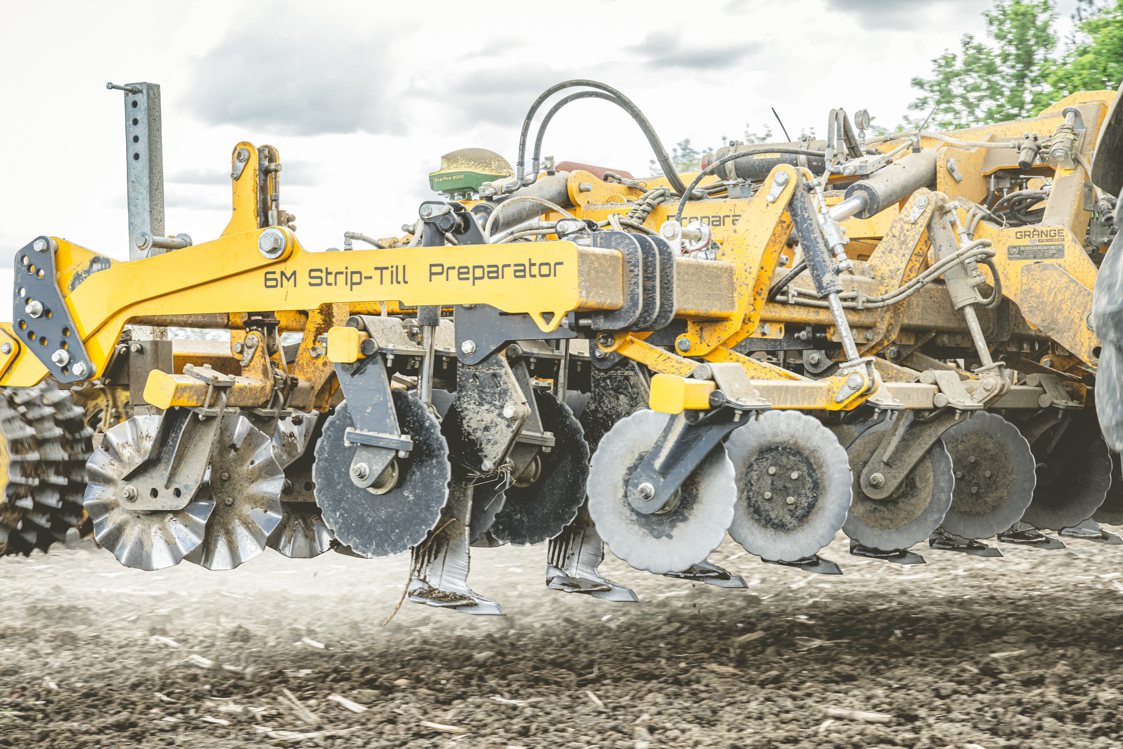 Hydraulic cutting discs on Strip-Till Preparator