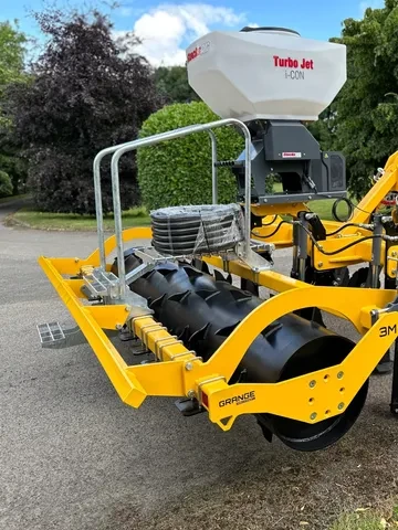 Grange Machinery access platform for GLL