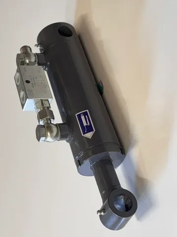 Grange Machinery hydraulic ram