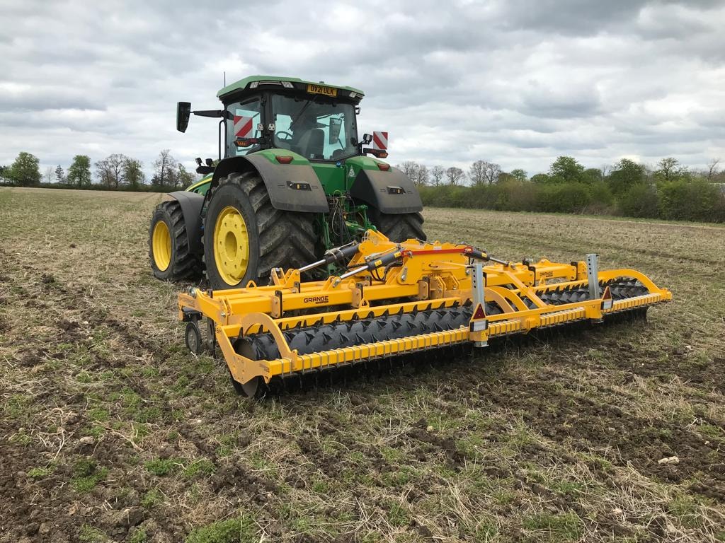 Hydraulic folding frame transport